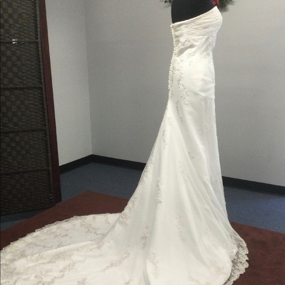 Stunning St Patrick Designer Wedding Gown On Sale ! - Picture 2 of 3